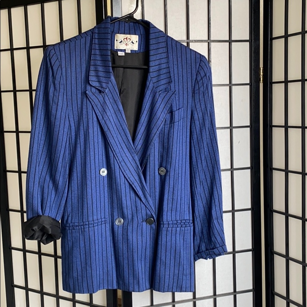 Beautiful striped vintage blazer! 💙🖤💙🖤